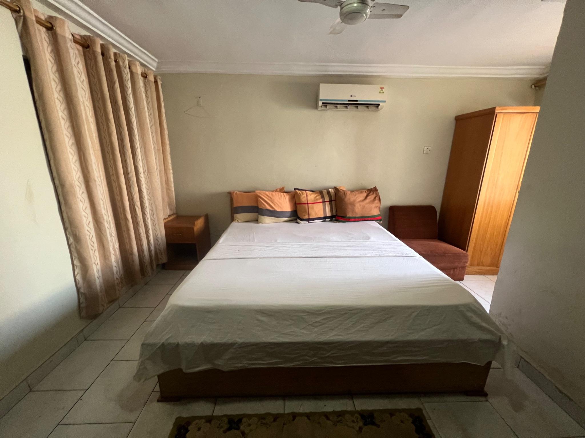 Spacious Standard  Suite – Modern Hotel, Ahwiaa, Kumasi photo 2