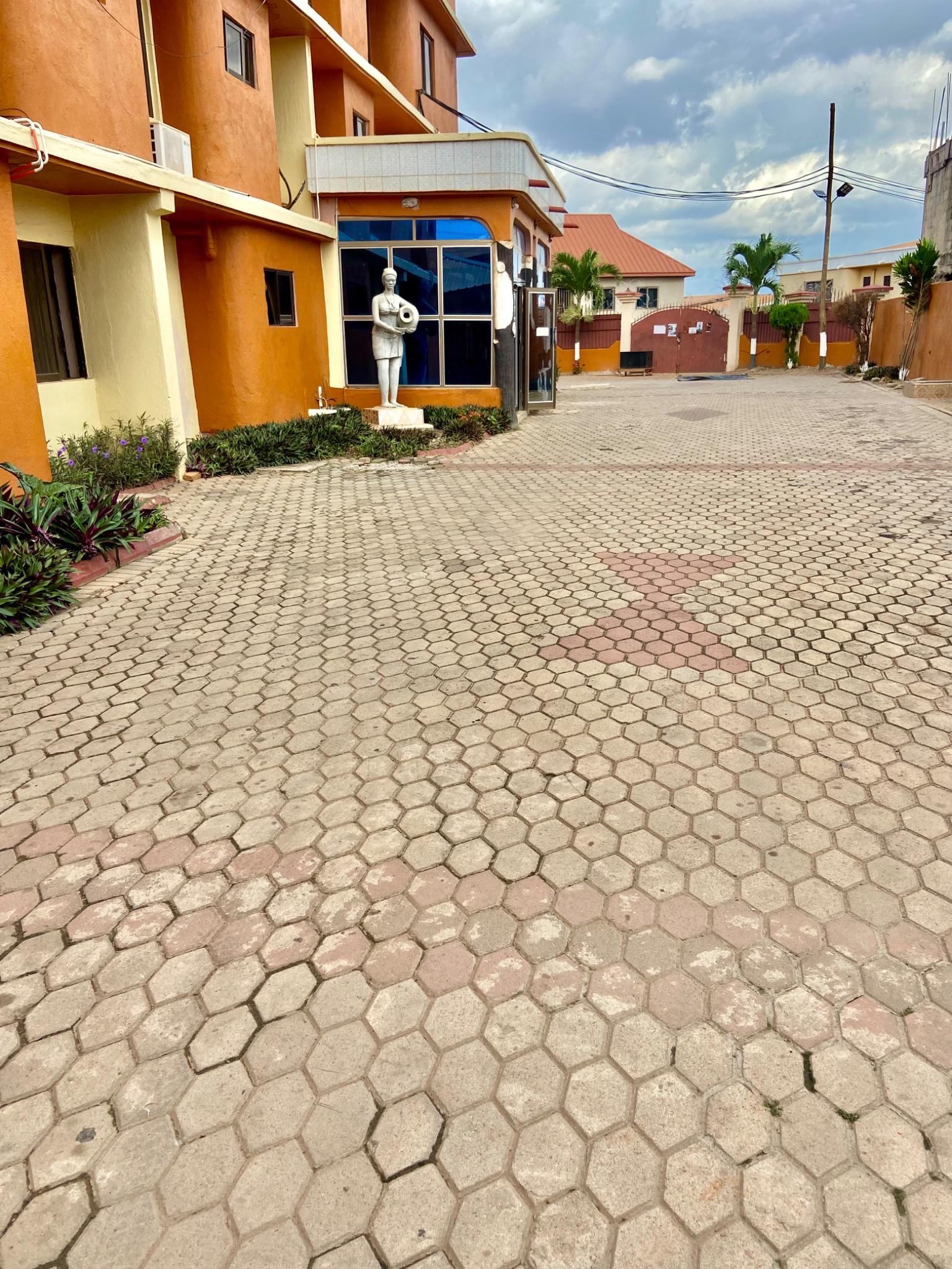 Spacious Standard  Suite – Modern Hotel, Ahwiaa, Kumasi photo 4