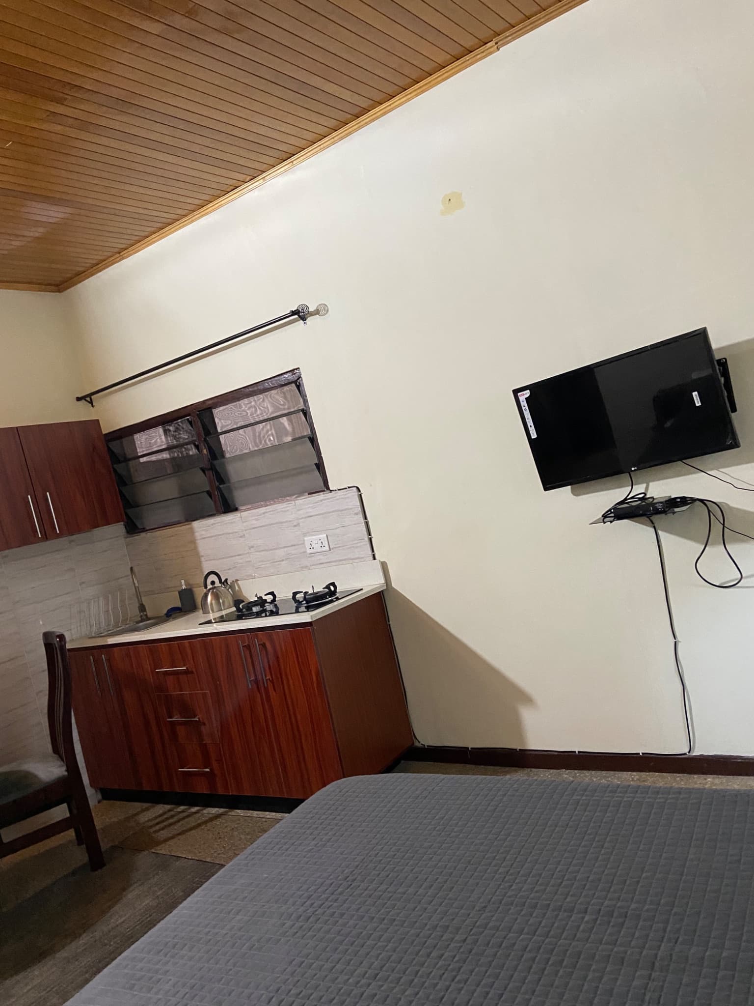 Vibrant Minu Suite - Le Domaine Apartments at Odeneho-Kwadaso photo 5