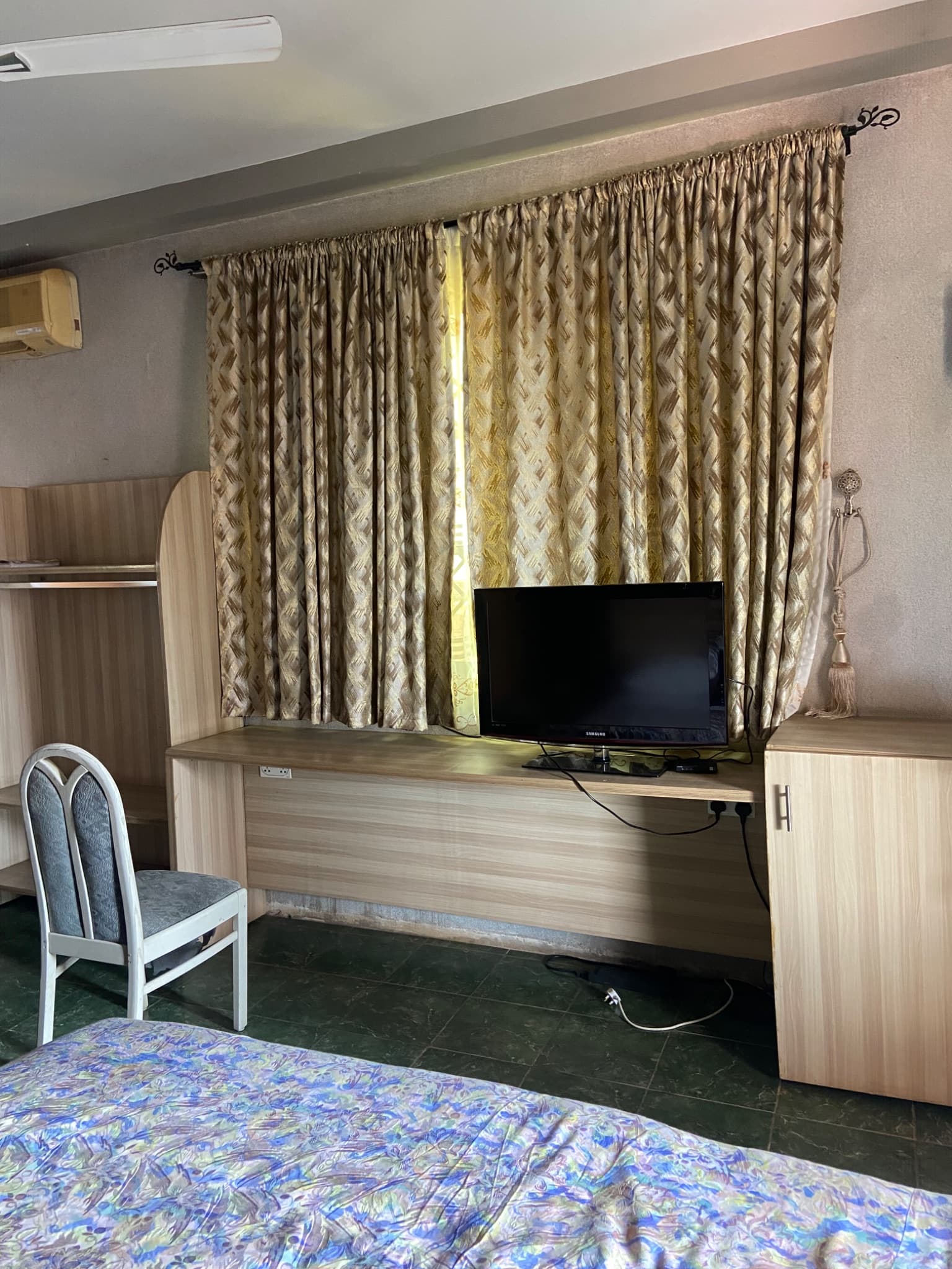 Elegant Executive Suite - Zara’s Pride Hotel at Fawoade  photo 4